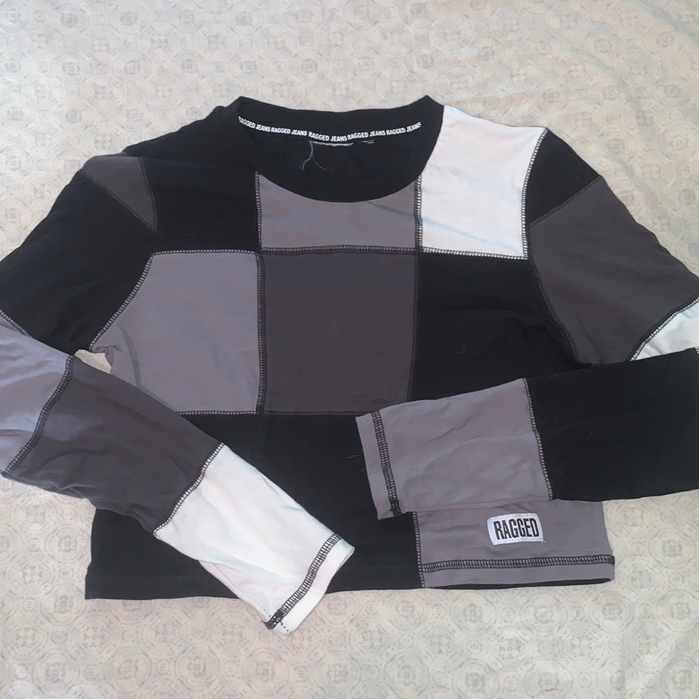Ragged long sleeve crop top